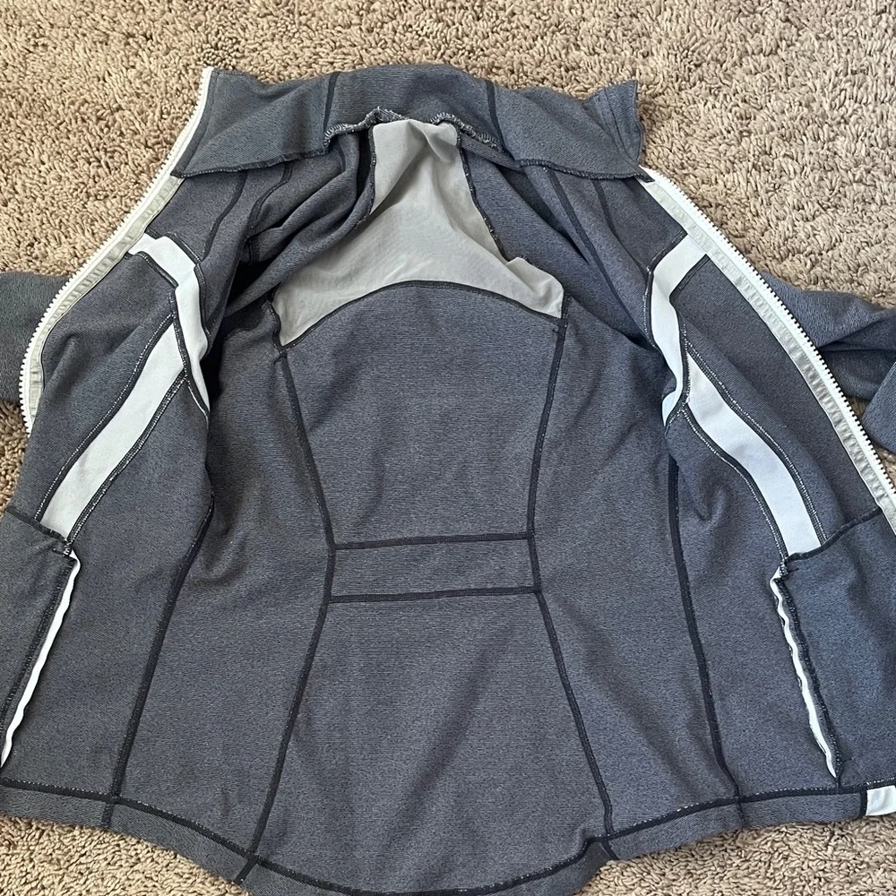 Lululemon Define Jacket Size 8 - Picture 10 of 10